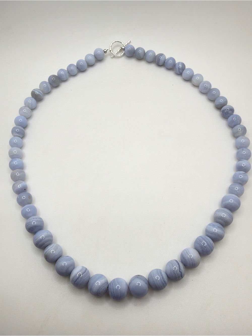 ~21" NWOT slightly‎ graduated BLUE LACE AGATE necklace w/ 925 toggle clasp!